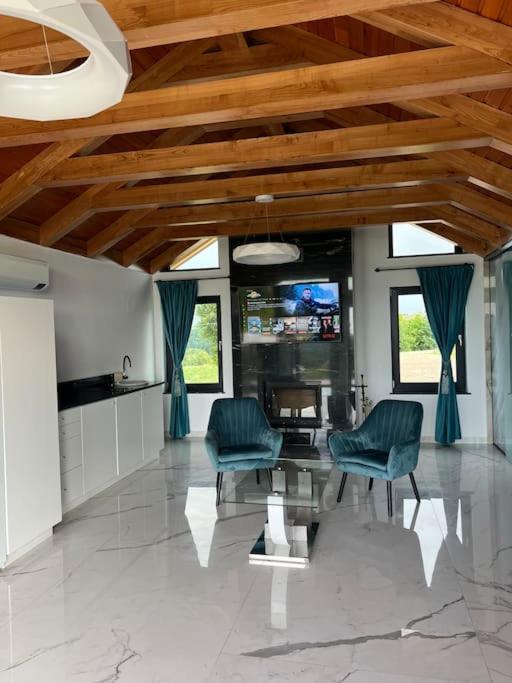 Casa Moderna In Sinteu - Intersectia Intre Modern Si Linistea Naturii Huta Voivozi Bagian luar foto